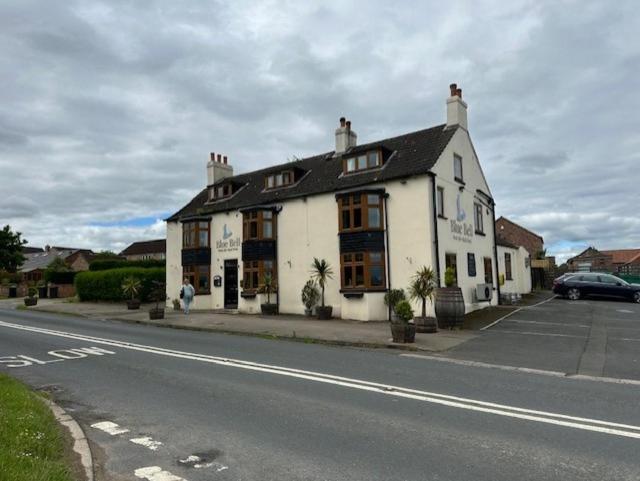 The Blue Bell Hotel Boroughbridge Exterior foto